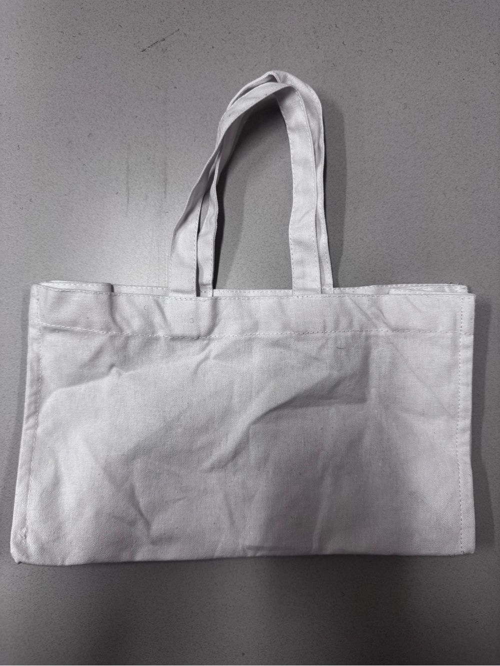Gucci Small White Tote with Silver Metallic Logo - Picture 2 of 4